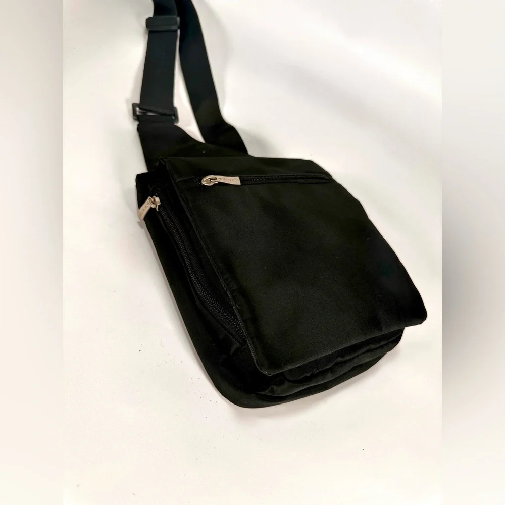Travelon Anti-Theft Crossbody Bag (Unisex) - Picture 5 of 9